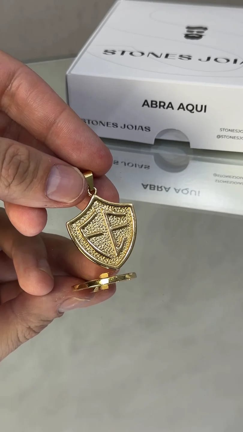 Pingente Escudo da Fé em Relevo