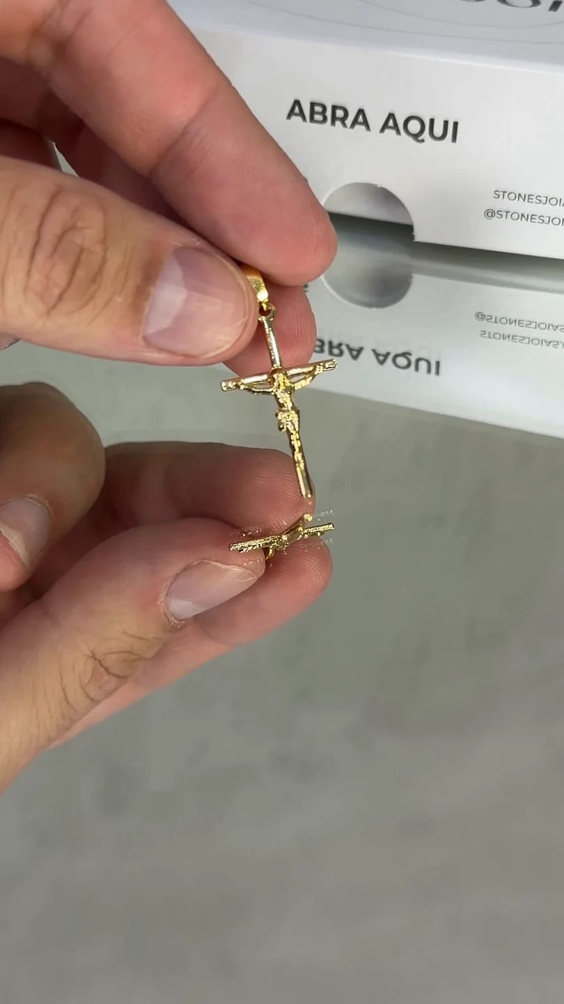 Pingente Crucifixo Palito com Cristo P